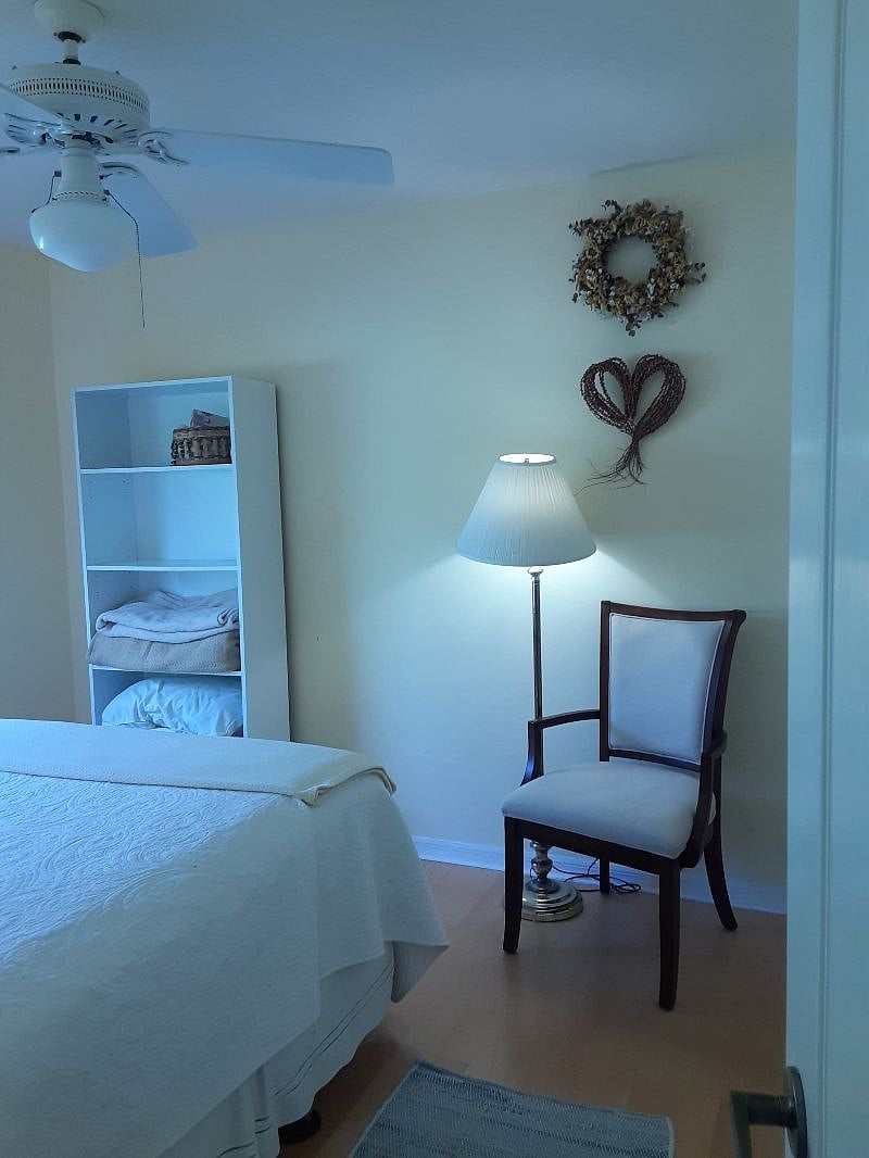 2ND BEDROOM, QUEEN BED, LARGE CLOSET