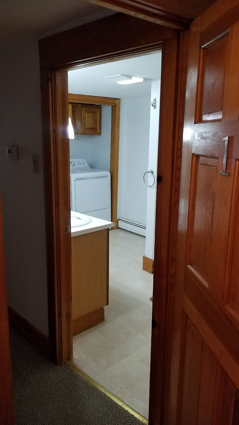 full bath on second floor with washer and dryer