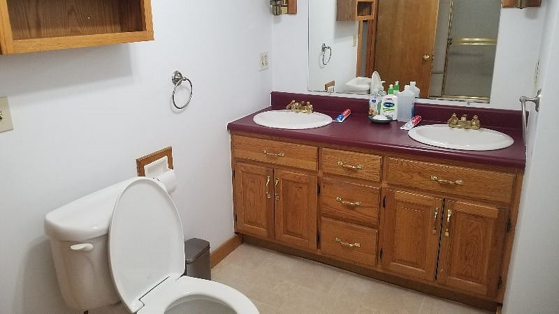 double vanity sinks in the bathroom on the first floor
