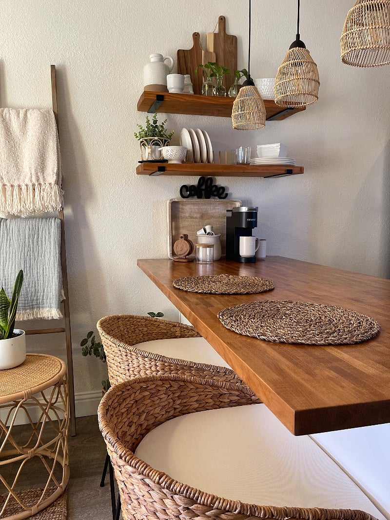 Peninsula dining for 2