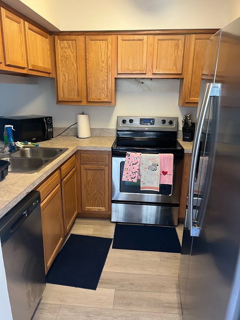Kitchen with new stainless steel appliances. 