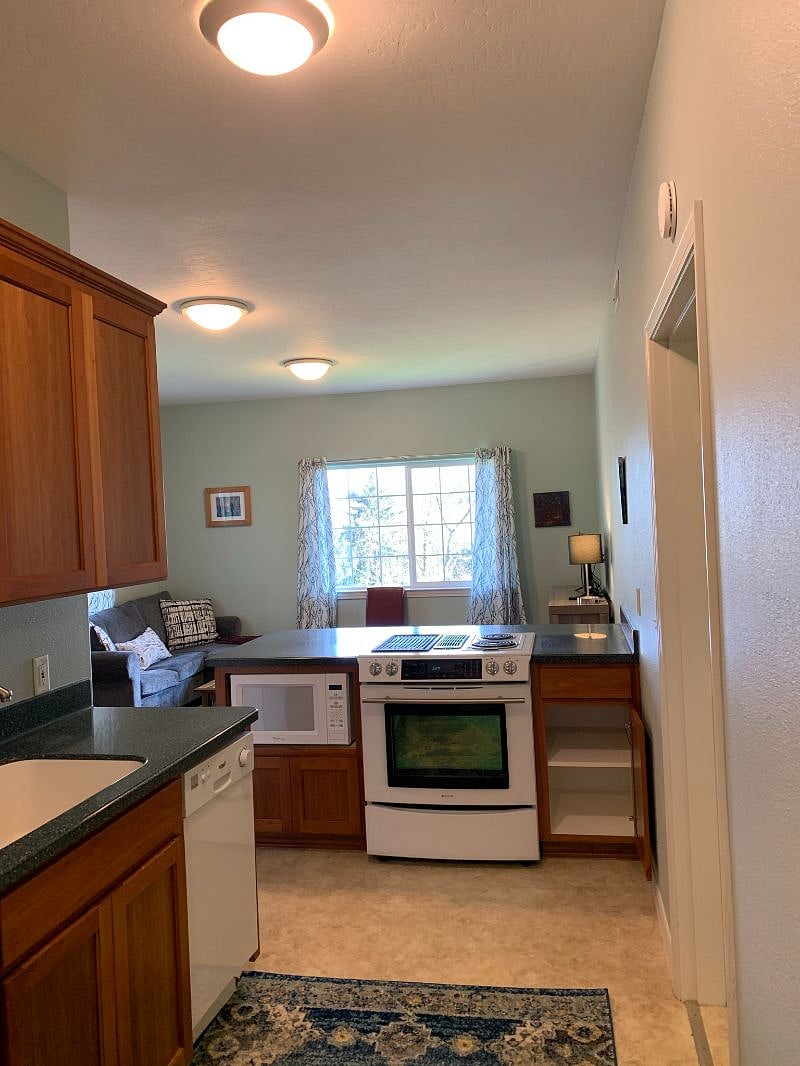 Furnished Finder property 485363_1 photo 3