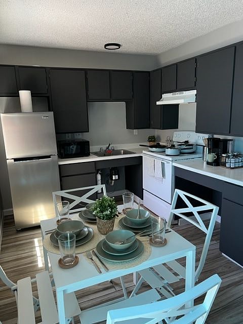 Fully furnished kitchen 