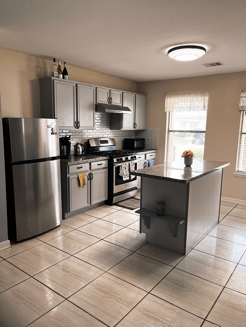 Full kitchen