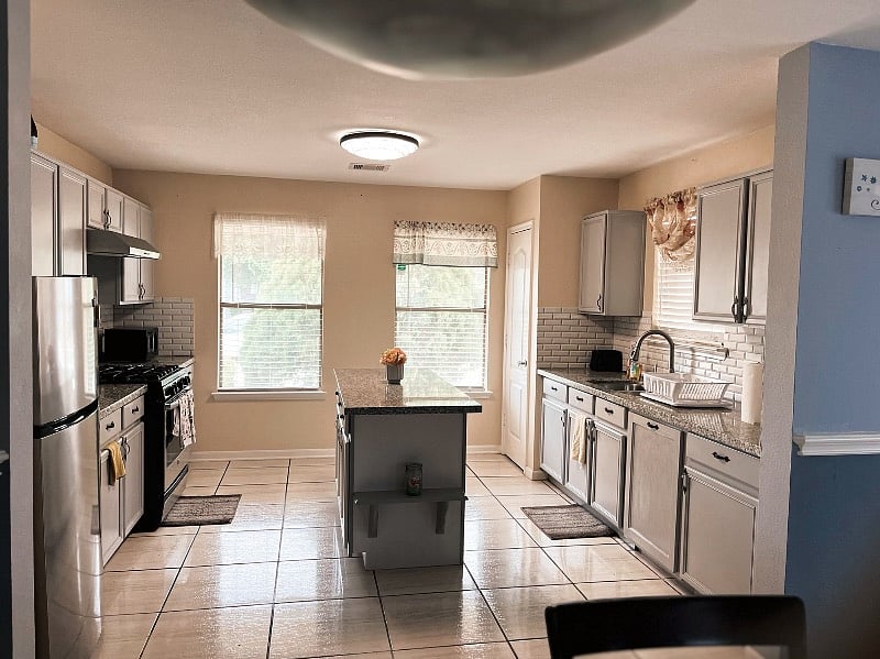 full kitchen view.