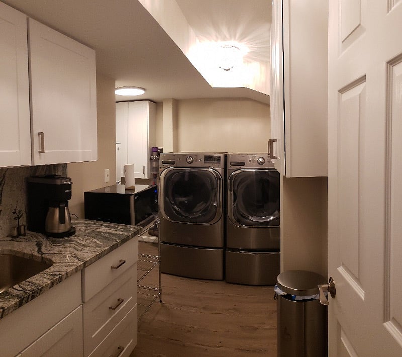 Kitchenette and laundry.