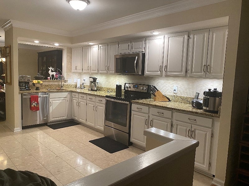 Main level kitchen with privileges