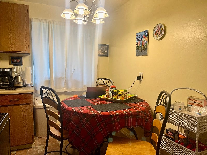 Kitchen/dining area (bathroom to the right)