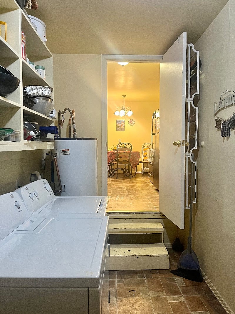 Entrance to kitchen