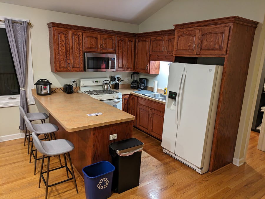 Furnished Kitchen, plenty of Appliances