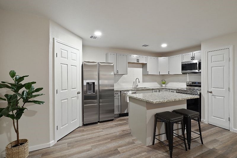 Furnished Finder property 486250_1 photo 9