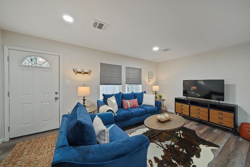 Furnished Finder property 486250_1 photo 3