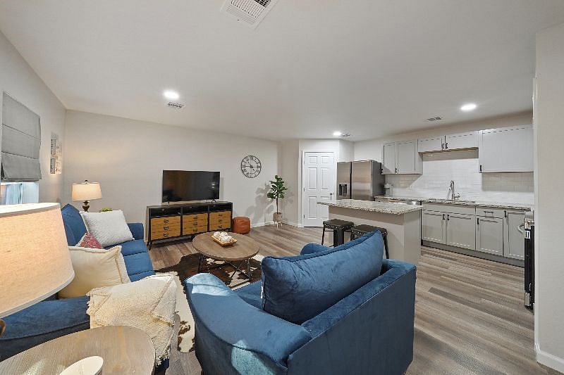 Furnished Finder property 486250_1 photo 4