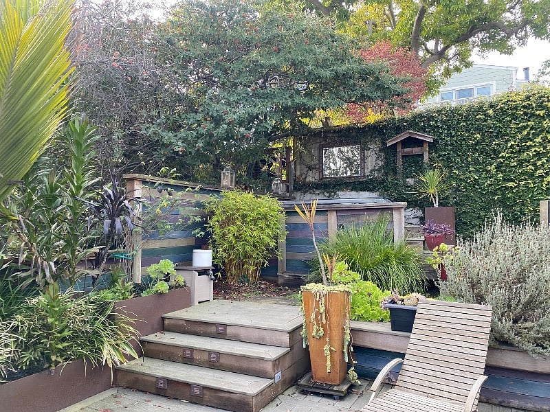 Private landscaped back yard surrounding Hottub