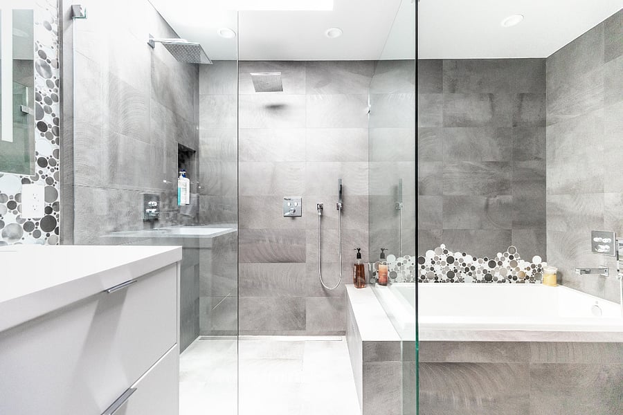 King Ensuite Bath