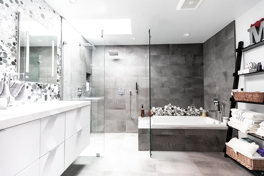 King Ensuite Bath