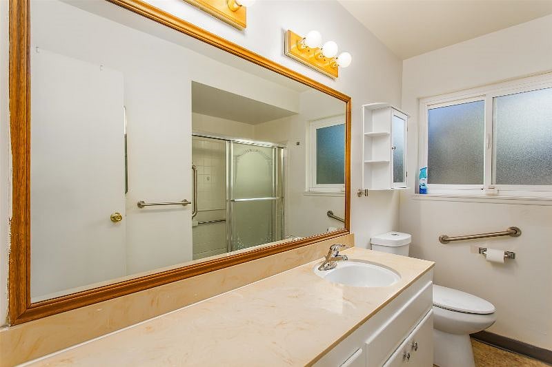 Shared bathroom with one other tenant.