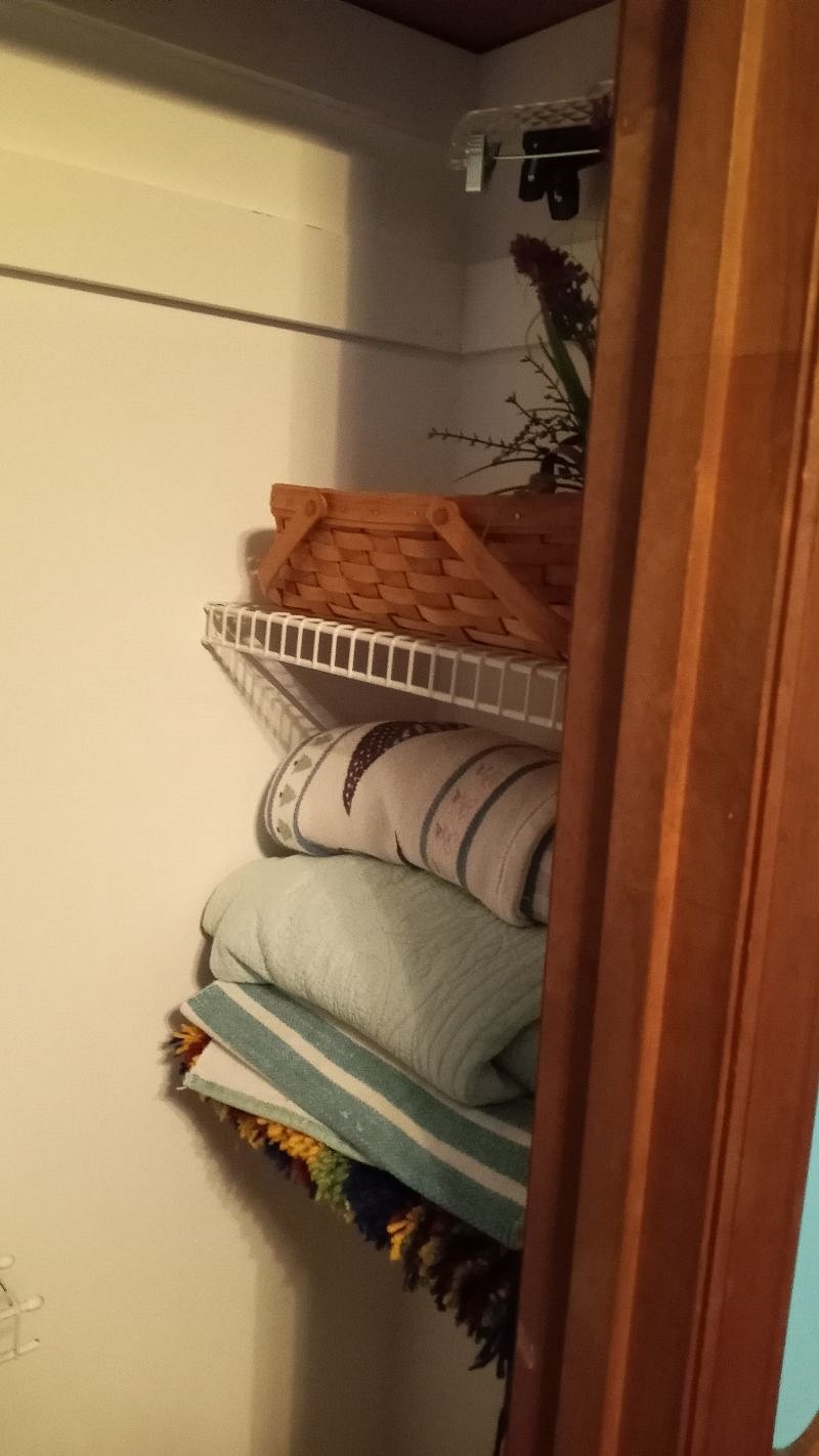 Basket, throw blankets