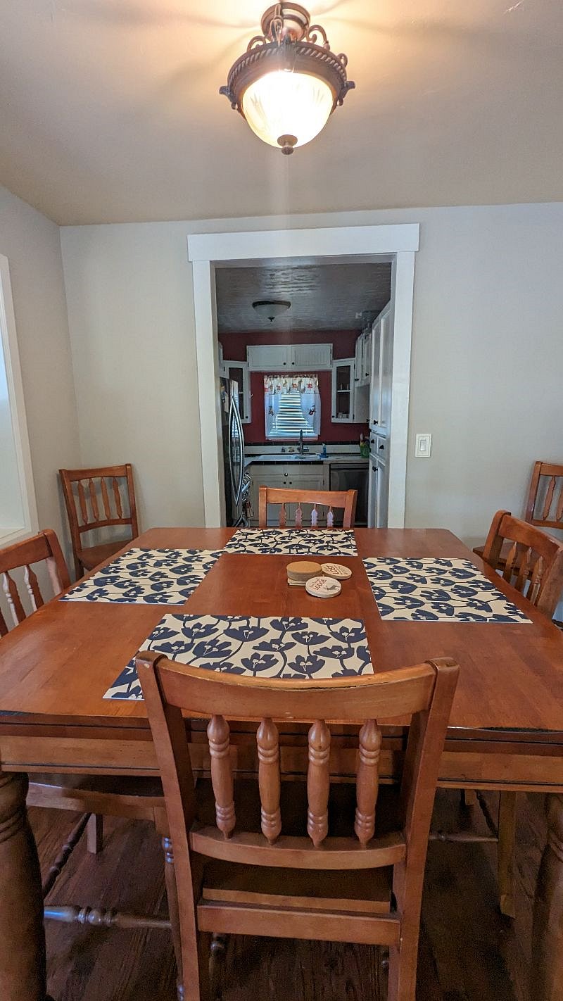 Kitchen table with an expandable leaf.