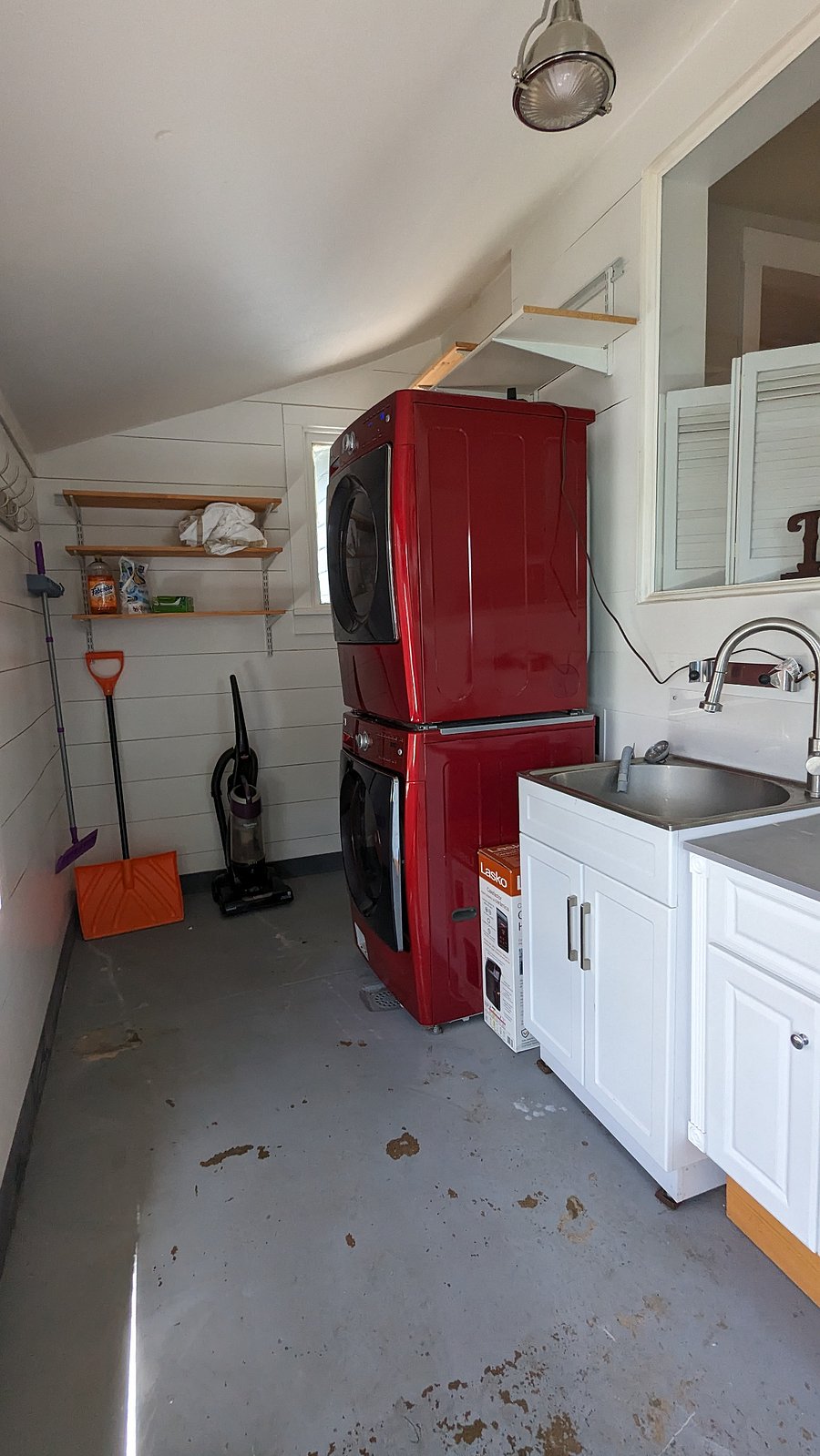 Laundry room with side entry to the house