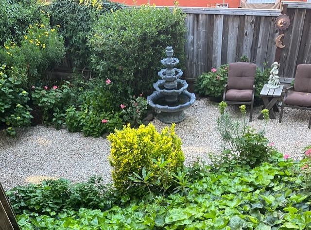 Relax in the garden listening to the sounds of the fountain. 