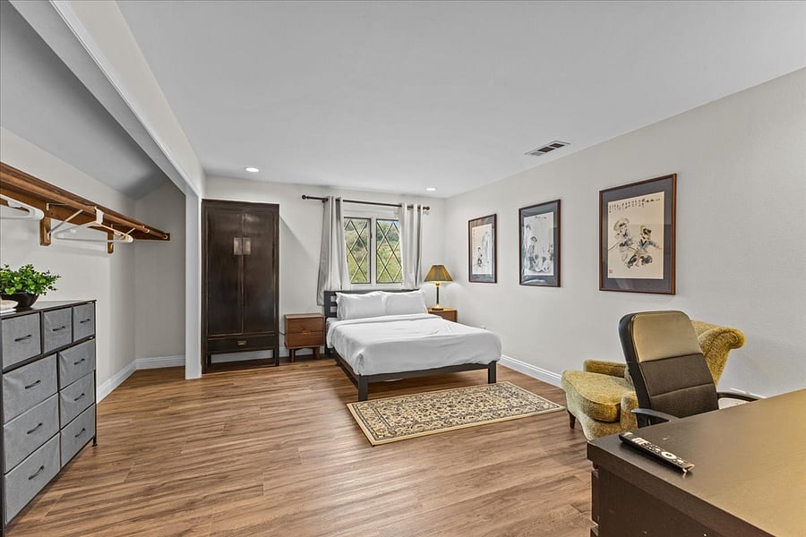 Furnished Finder property 486937_1 photo 35