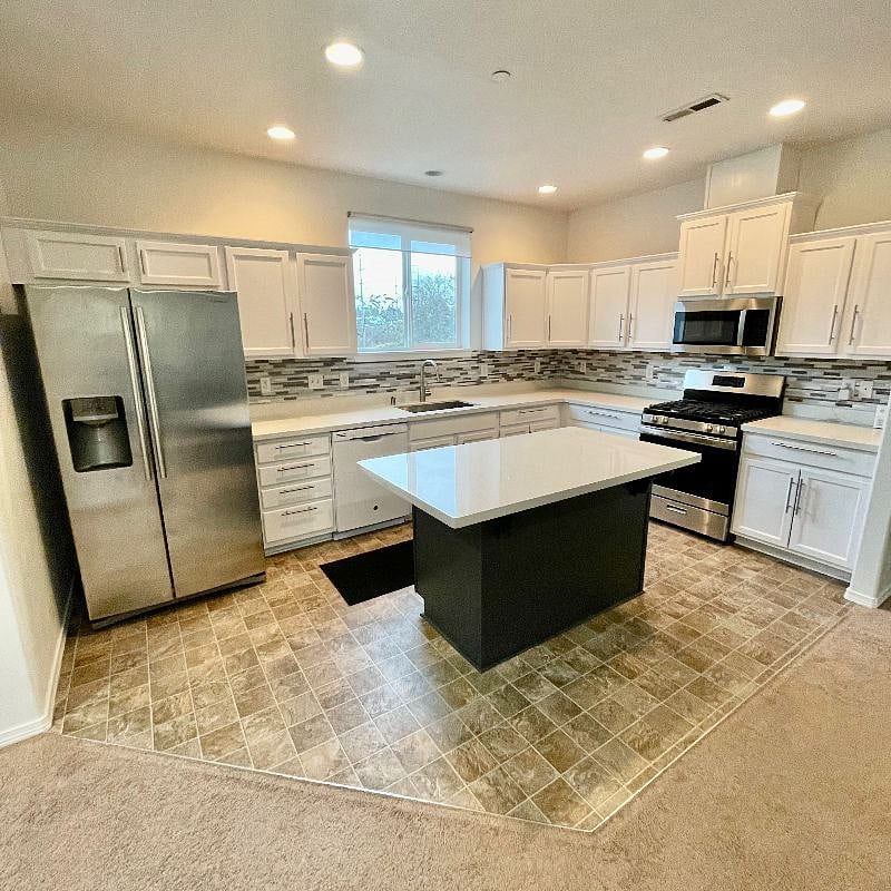 Fully equipped kitchen with new range and microwave. 