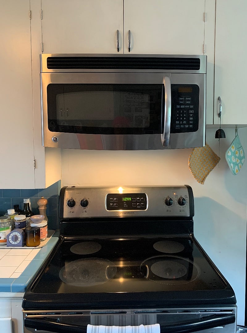 The kitchen comes equipped with a microwave & electric stove.
The oven was recently serviced and is working great. Home chefs are welcome to use the herbs and spices.