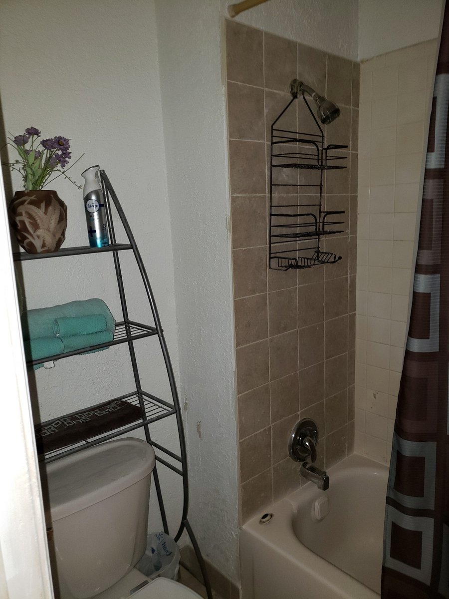Bathroom 1 Tub 
