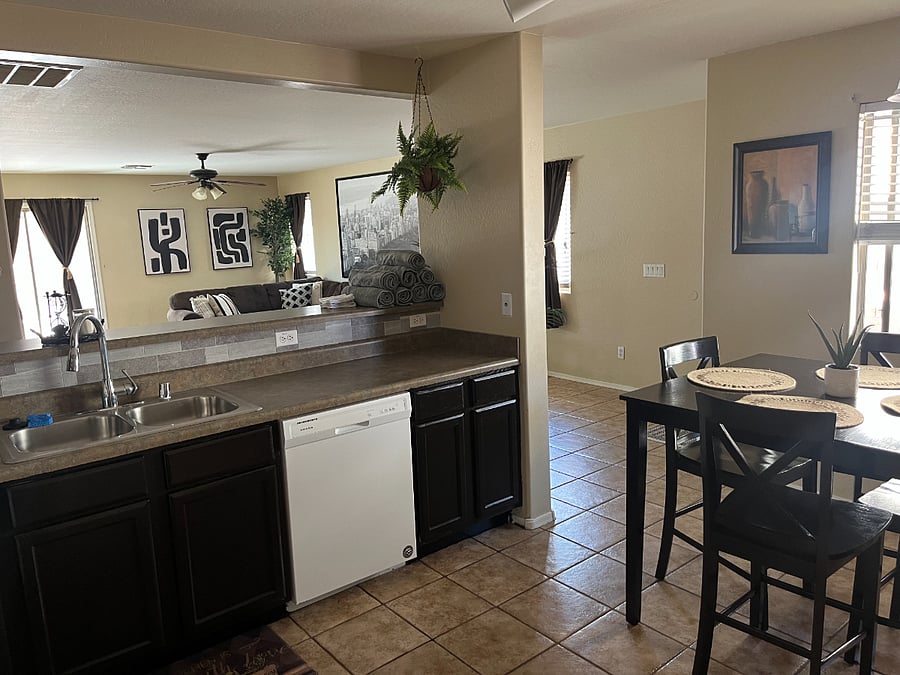 Furnished Finder property 487947_3 photo 4