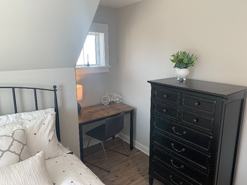 Bedroom 2 w/Desk area for work