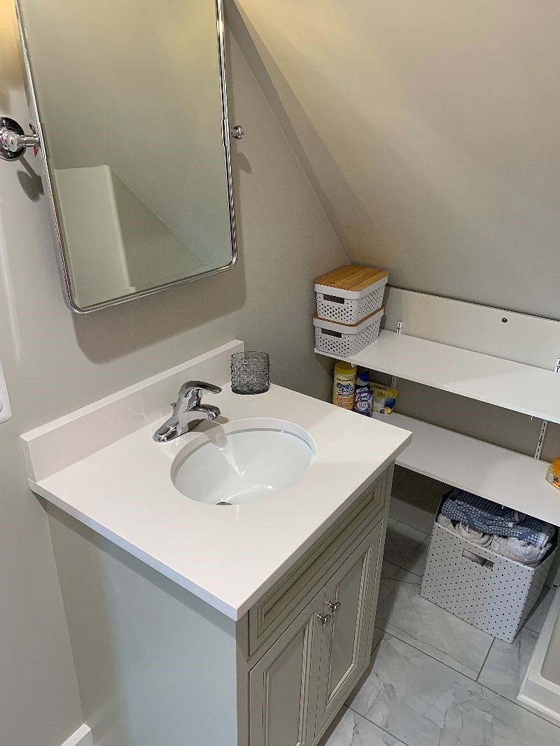 Full bathroom, and shelves for all your things