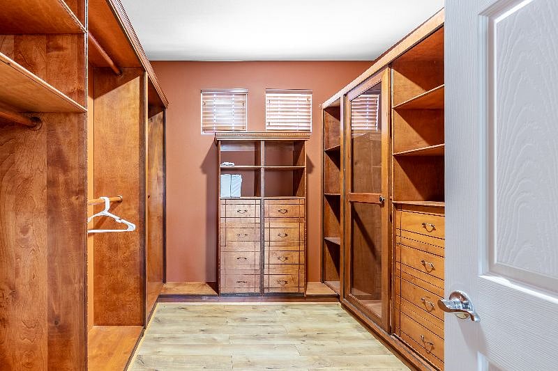 walk in closet
