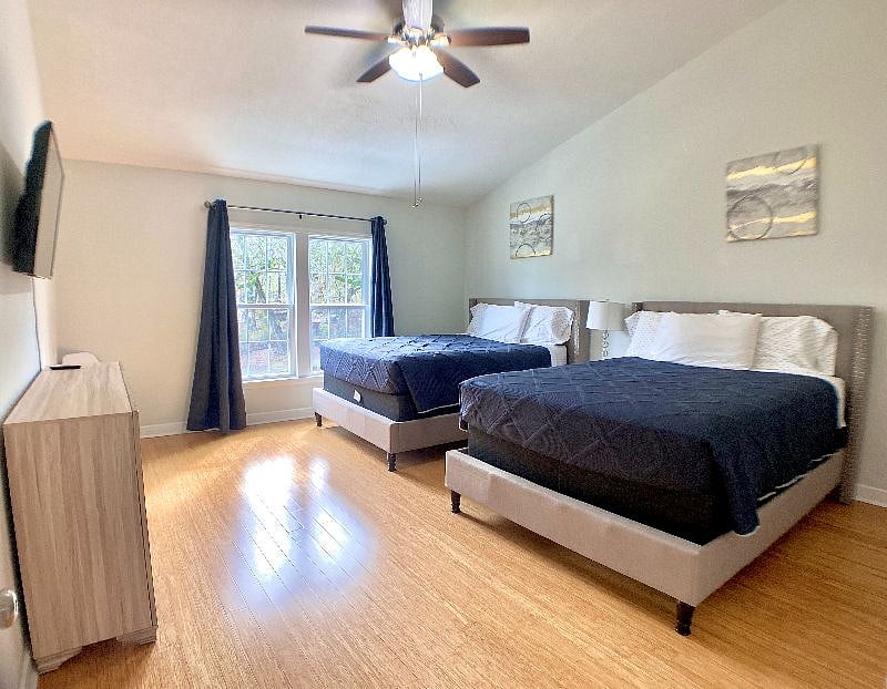 Second floor. Third Bedroom. two queen beds. smart tv 