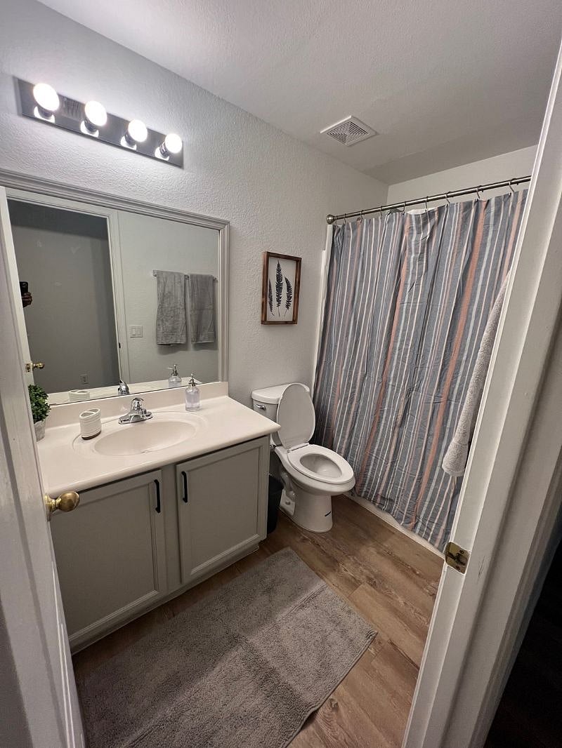 Guest Restroom 