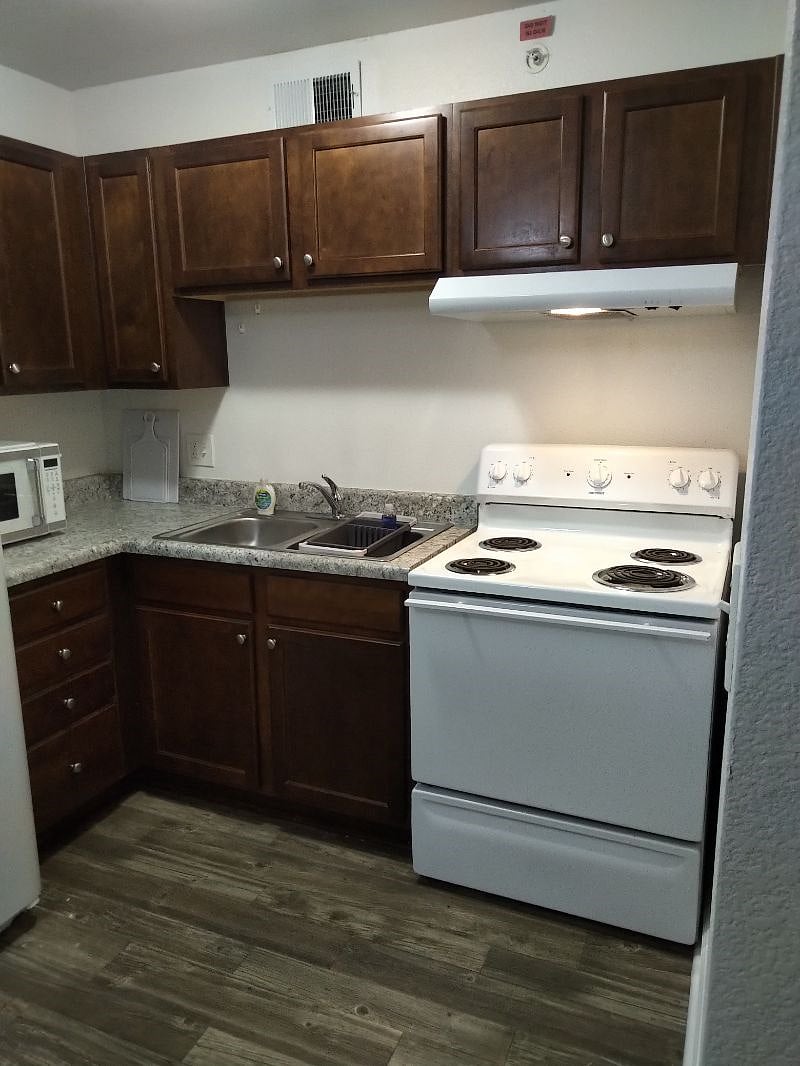 Furnished Finder property 488069_2 photo 3