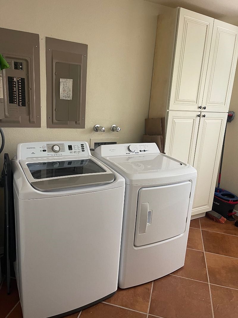 Brand new washer and dryer. Super easy to use.