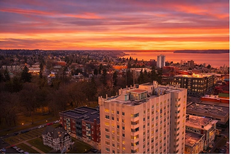 Jaw dropping view of the surrounding area at sunset!