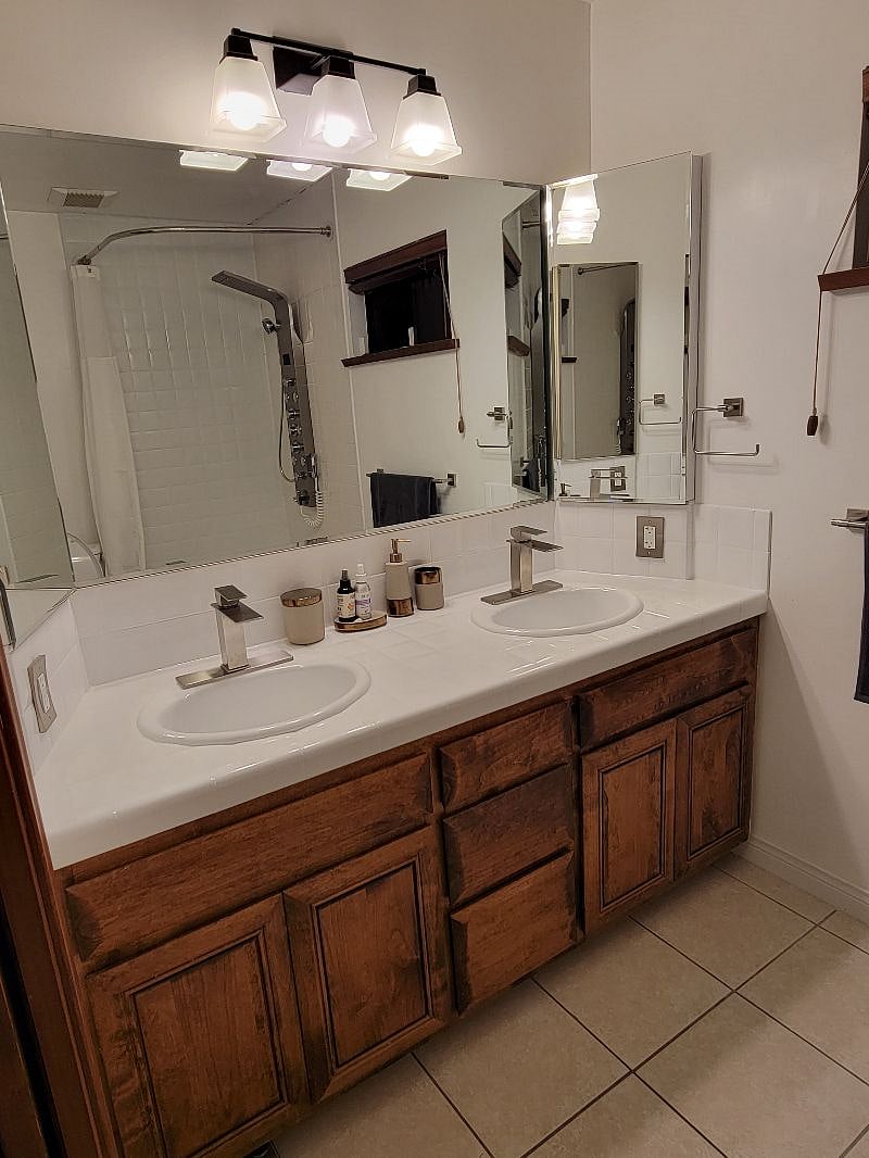 Main bathroom