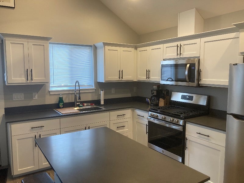 Kitchen w/island 