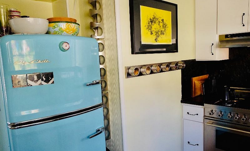 Vintage-style fridge (but it is actually not vintage)!