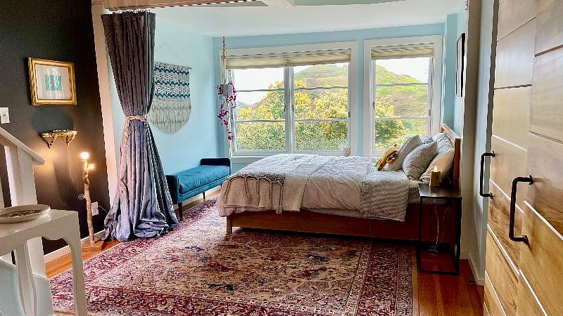 South-East facing windows means amazing morning light.