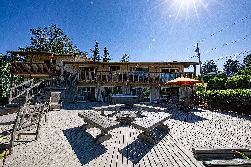 From the deck. Hot tub center back. Gas BBQ behind HT to the right.