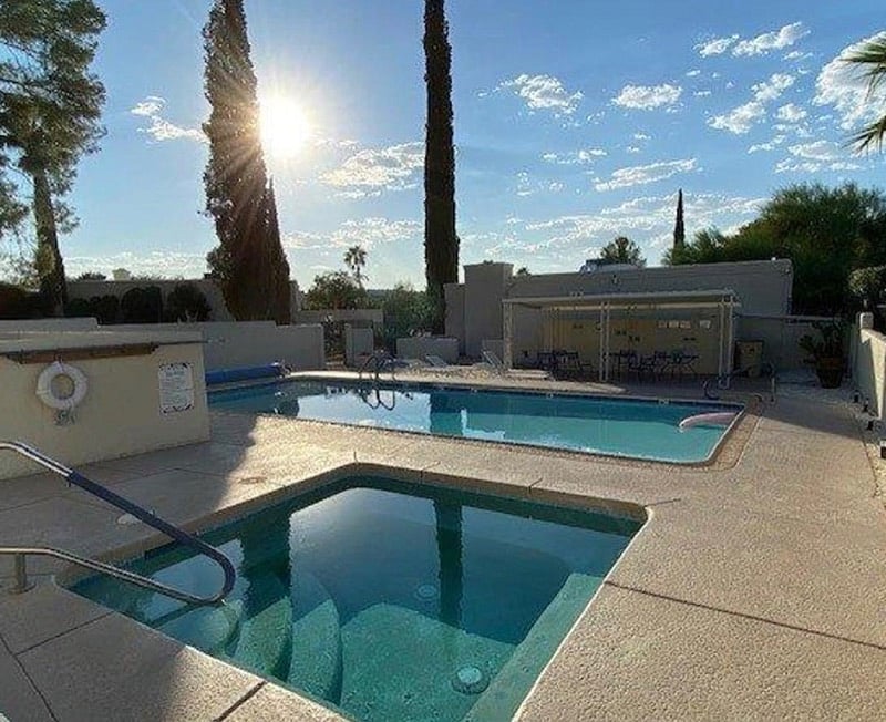 Pool and hot tub only 2 townhomes away