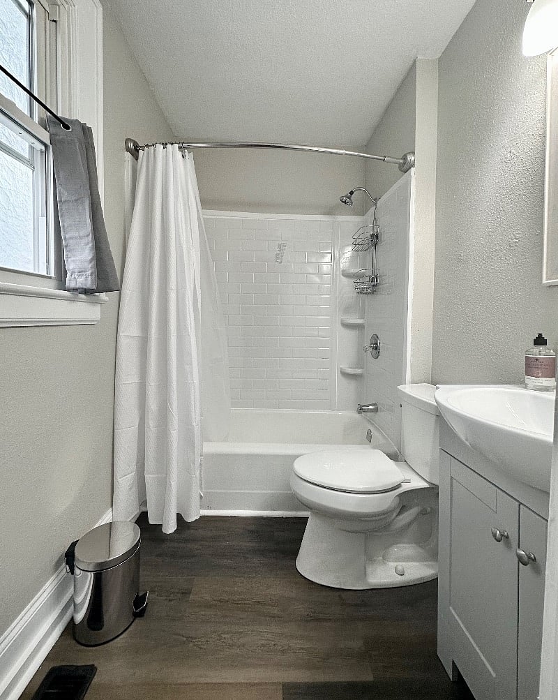 Tub/shower combination