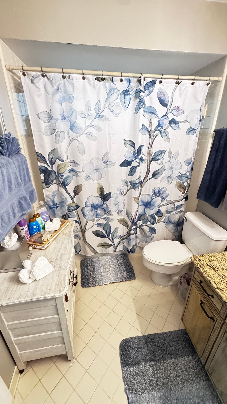 Full bathroom w tub