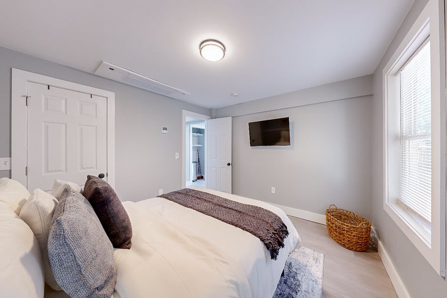 Bedroom 
Queen Size Bed