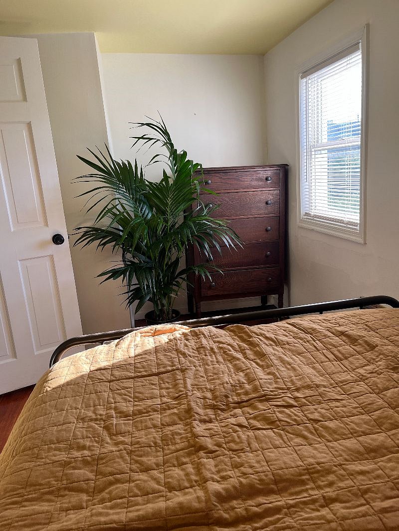 3rd Floor Bedroom w/ queen bed