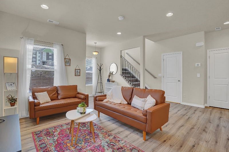 Furnished Finder property 489238_3 photo 3