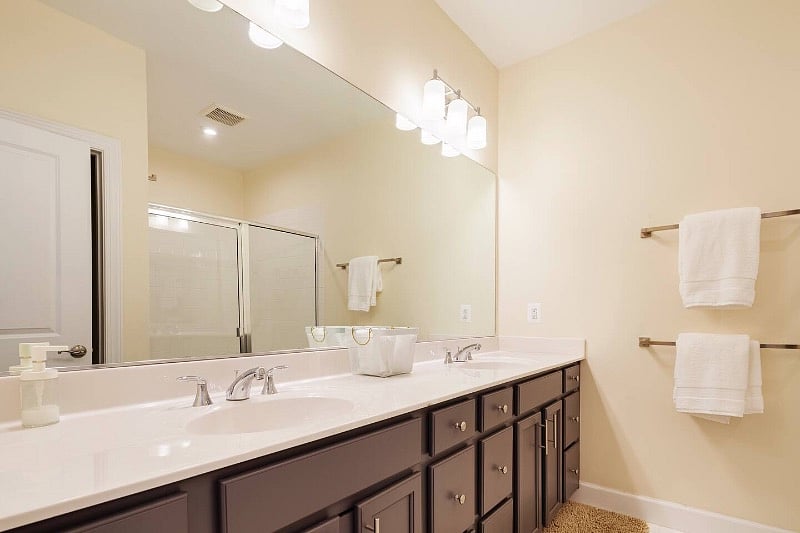 ROOM 1 PRIVATE BATHROOM